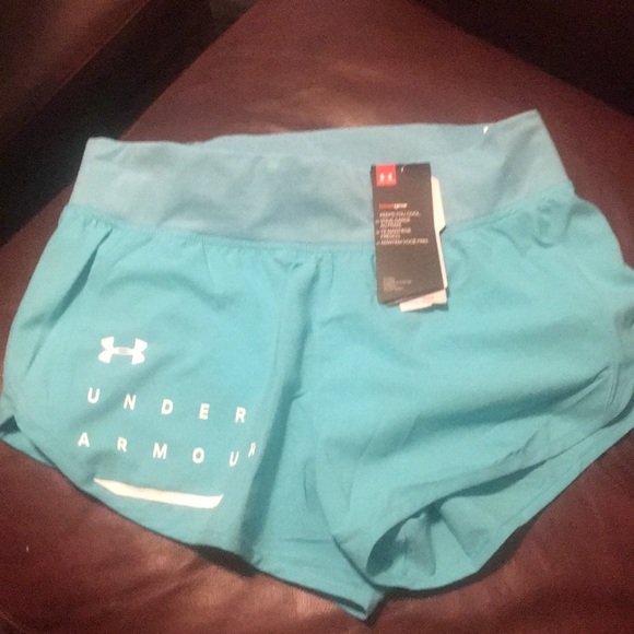 SOLD BNWT Under Armour Heat Gear Shorts - Picture 1 of 4